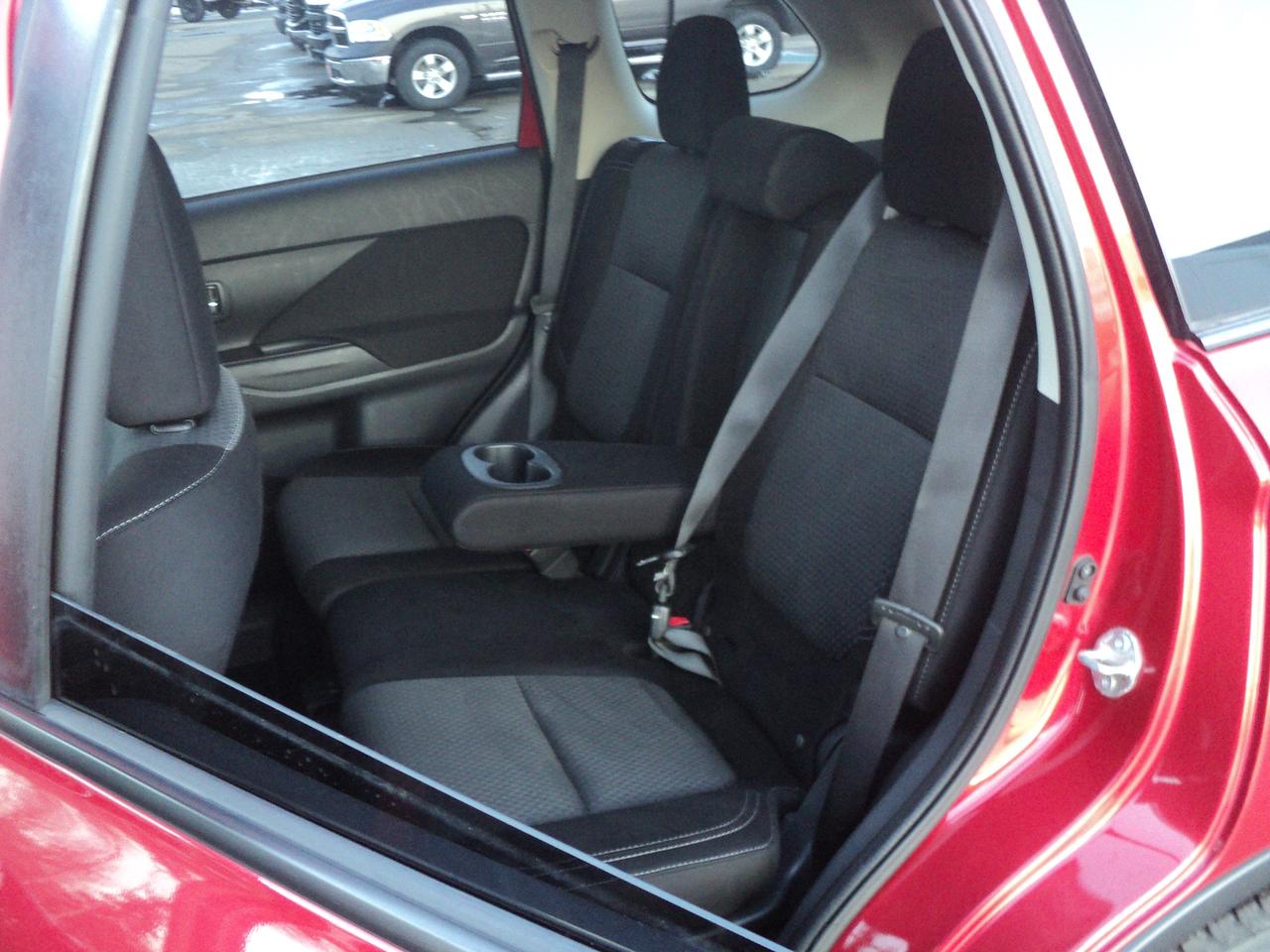 2019 Mitsubishi Outlander ES AWC 2.4L4cylGas HeatedSeats BackUpCam Photo