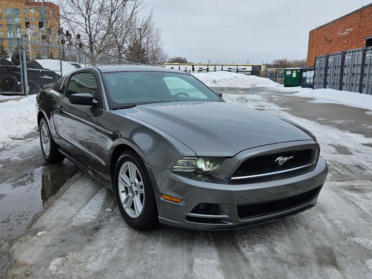 2013 Ford Mustang COUPE V6 **AUTOMATIC-ONLY 86,000KM-CERTIFIED** Photo