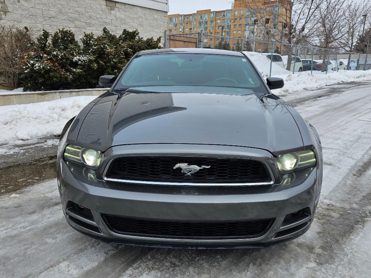 2013 Ford Mustang COUPE V6 **AUTOMATIC-ONLY 86,000KM-CERTIFIED** Photo