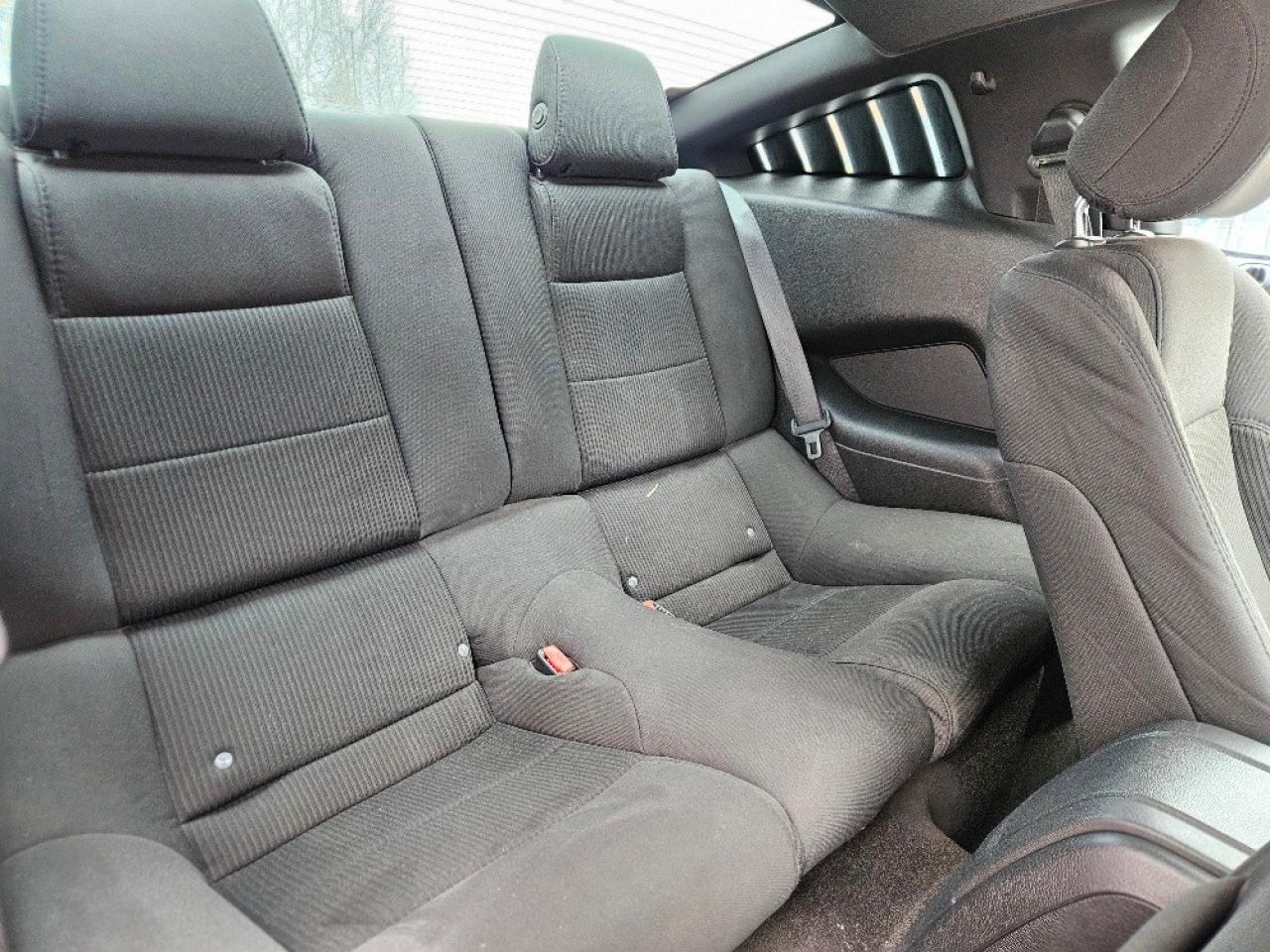 2013 Ford Mustang COUPE V6 **AUTOMATIC-ONLY 86,000KM-CERTIFIED** Photo