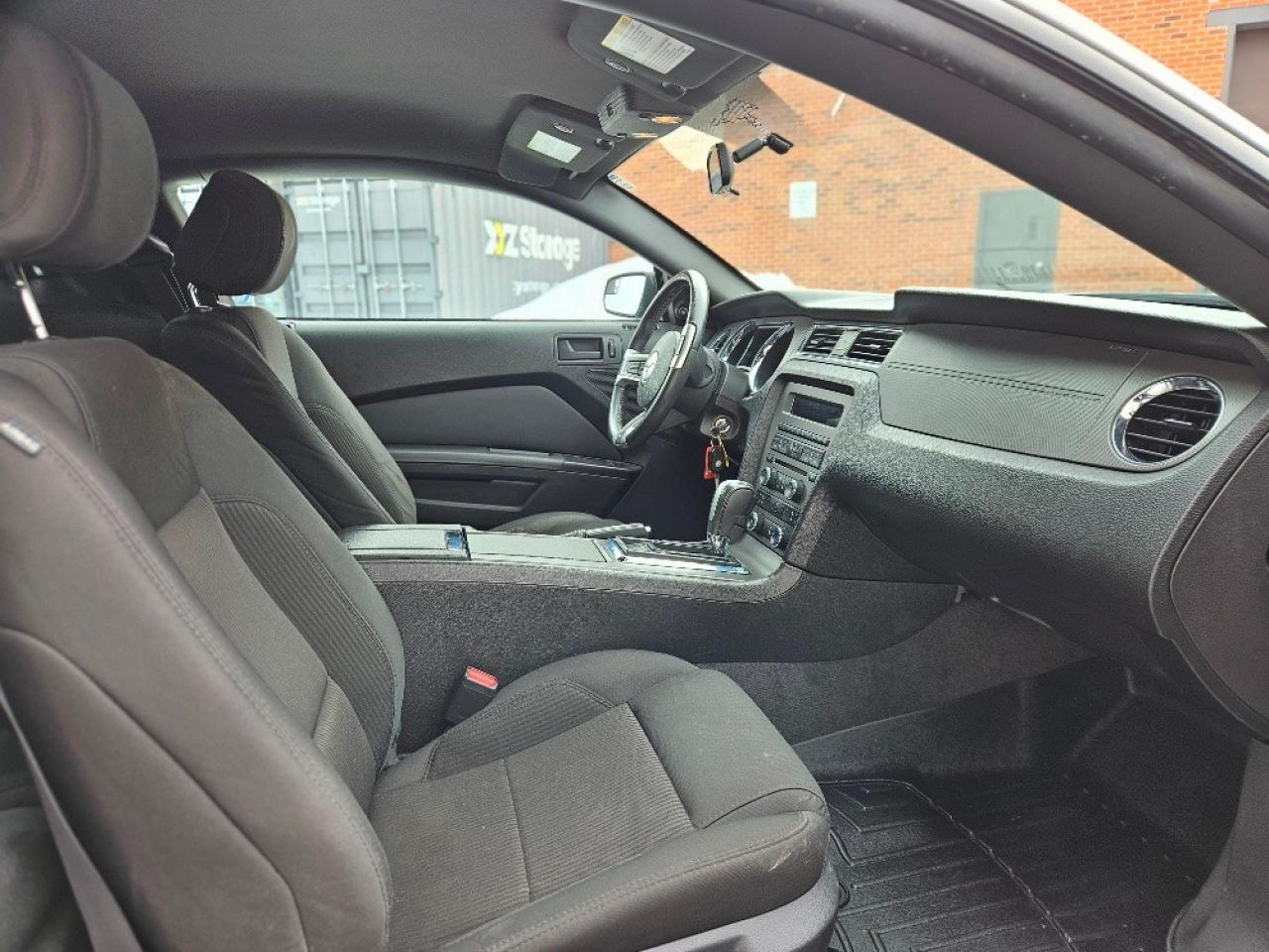 2013 Ford Mustang COUPE V6 **AUTOMATIC-ONLY 86,000KM-CERTIFIED** Photo