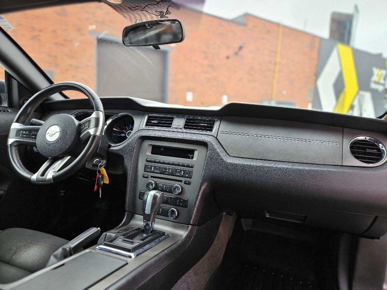 2013 Ford Mustang COUPE V6 **AUTOMATIC-ONLY 86,000KM-CERTIFIED** Photo