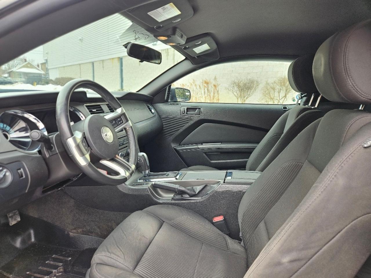 2013 Ford Mustang COUPE V6 **AUTOMATIC-ONLY 86,000KM-CERTIFIED** Photo