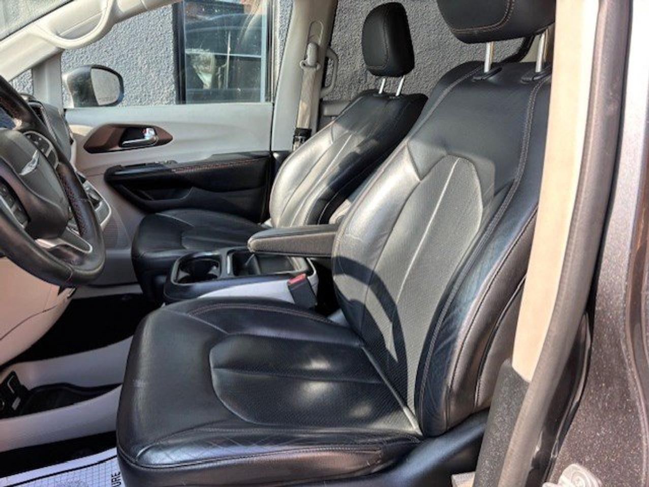 2017 Chrysler Pacifica TOURING-L PLUS **LEATHER-NAVI-BACK UP CAMERA-STOW N GO** Photo