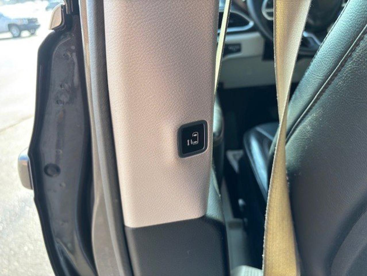 2017 Chrysler Pacifica TOURING-L PLUS **LEATHER-NAVI-BACK UP CAMERA-STOW N GO** Photo