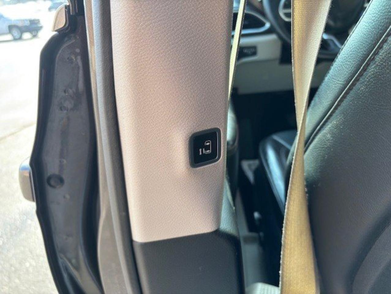 2017 Chrysler Pacifica TOURING-L PLUS **LEATHER-NAVI-BACK UP CAMERA-STOW N GO** Photo