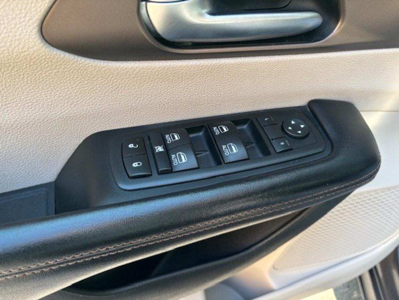 2017 Chrysler Pacifica TOURING-L PLUS **LEATHER-NAVI-BACK UP CAMERA-STOW N GO** Photo