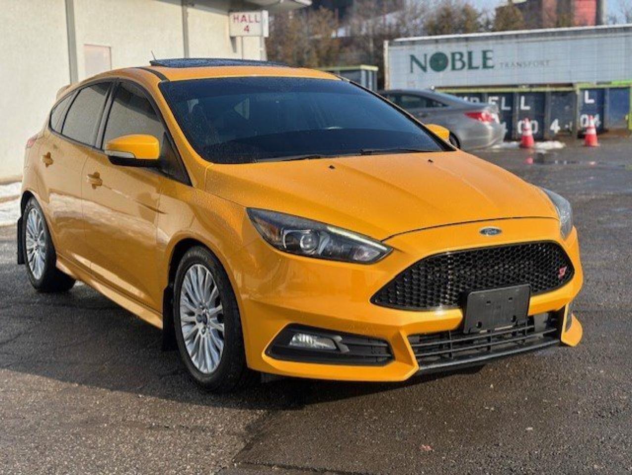 2015 Ford Focus ST **6 SPEED MANUAL-SUNROOF-NAVI-FOCUS RS WHEELS** Photo