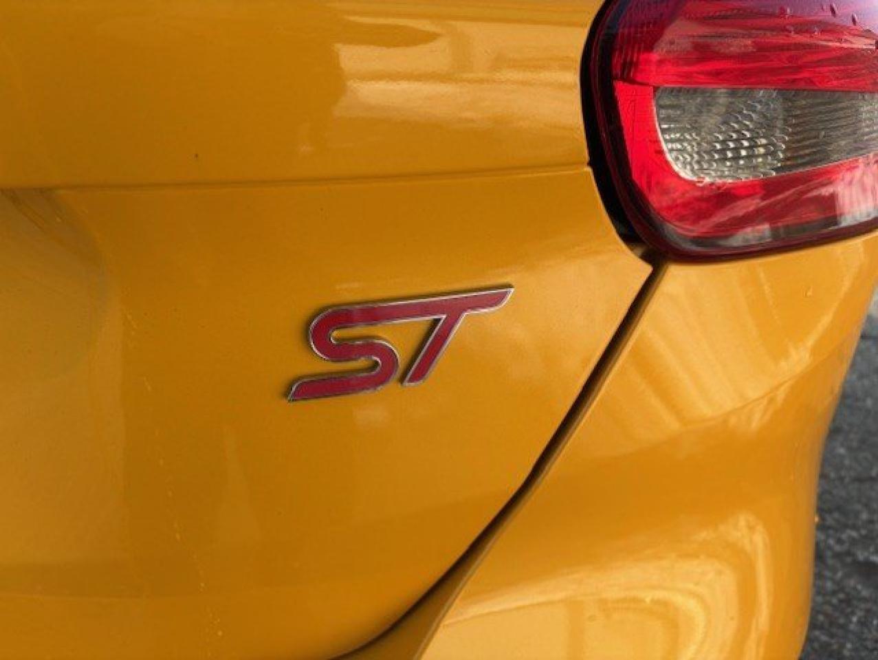 2015 Ford Focus ST **6 SPEED MANUAL-SUNROOF-NAVI-FOCUS RS WHEELS** Photo