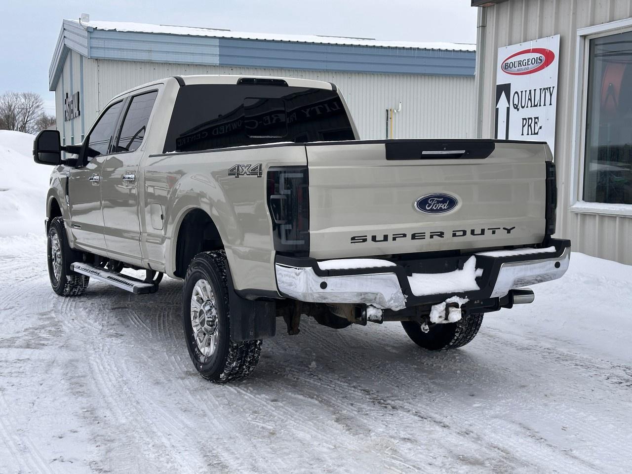 2017 Ford F-250 Super Duty SRW LARIAT 4WD CREW CAB 6.75' BOX Photo