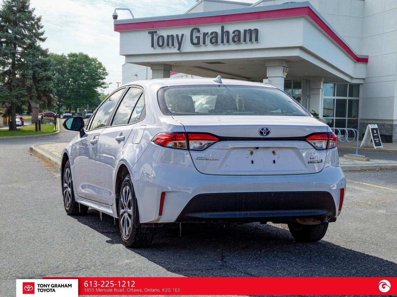 2024 Toyota Corolla Hybrid LE Photo3