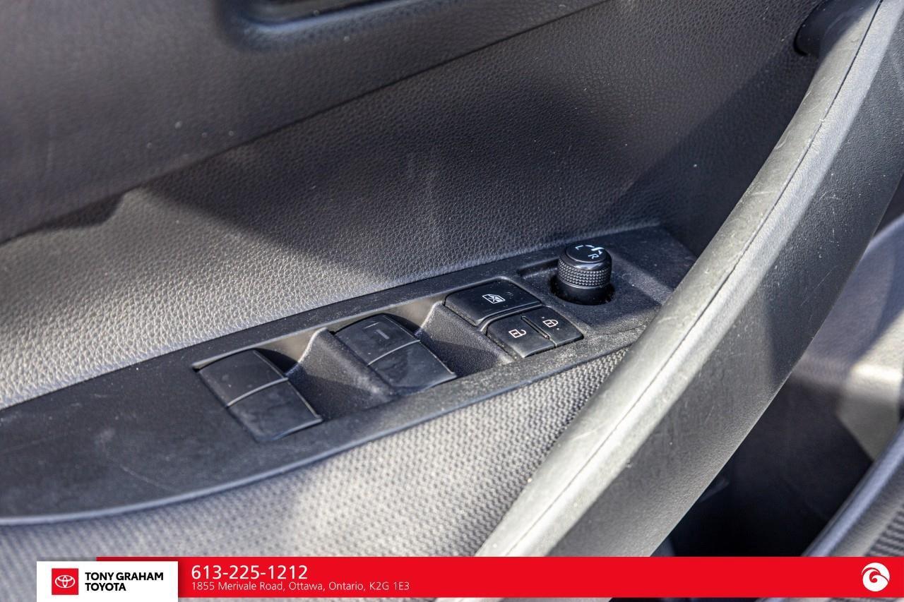 2024 Toyota Corolla Hybrid LE Photo