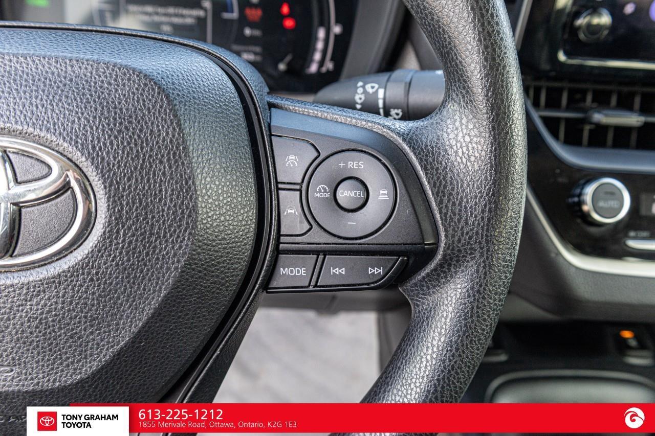 2024 Toyota Corolla Hybrid LE Photo