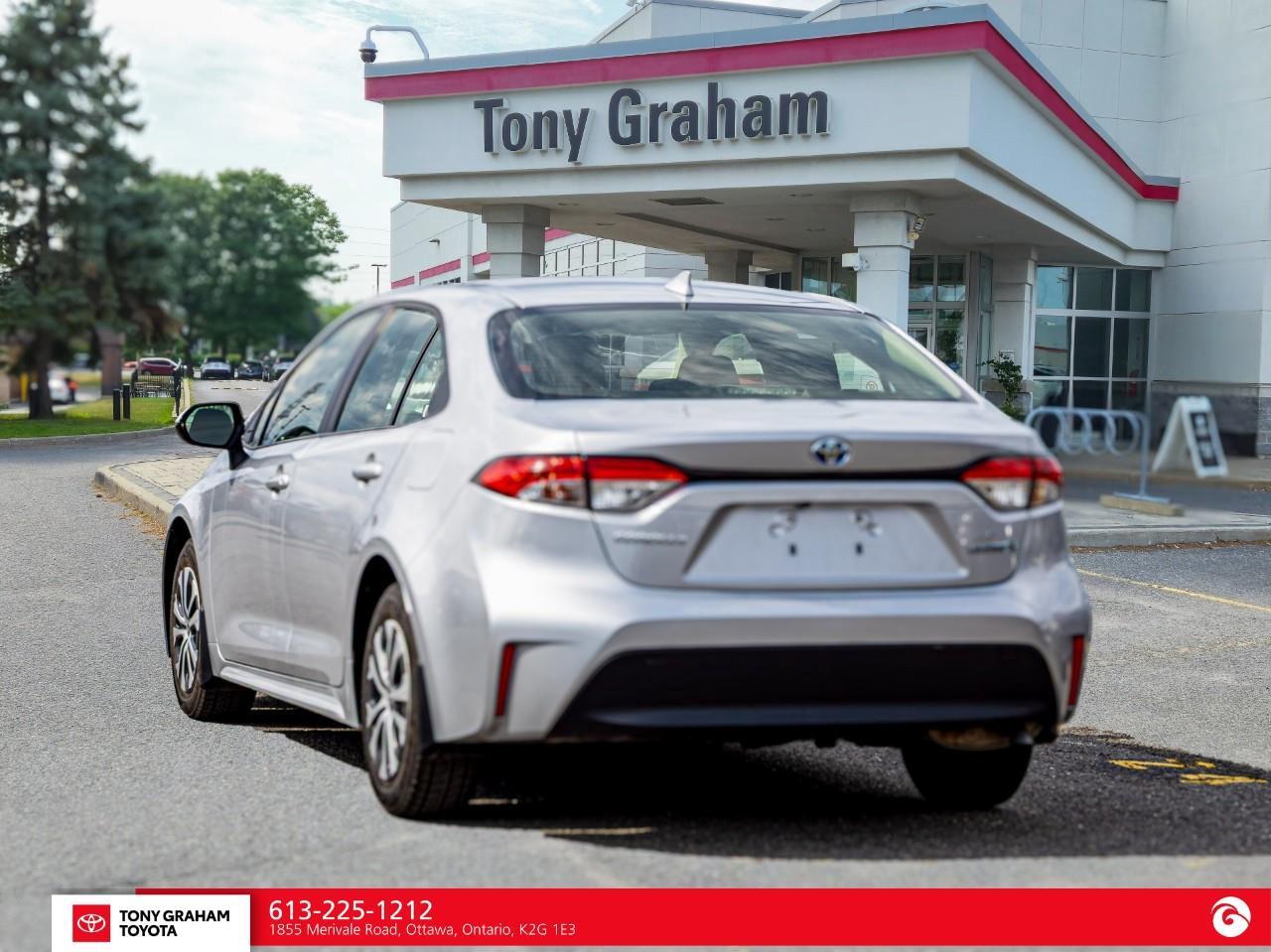 2024 Toyota Corolla Hybrid LE Photo3