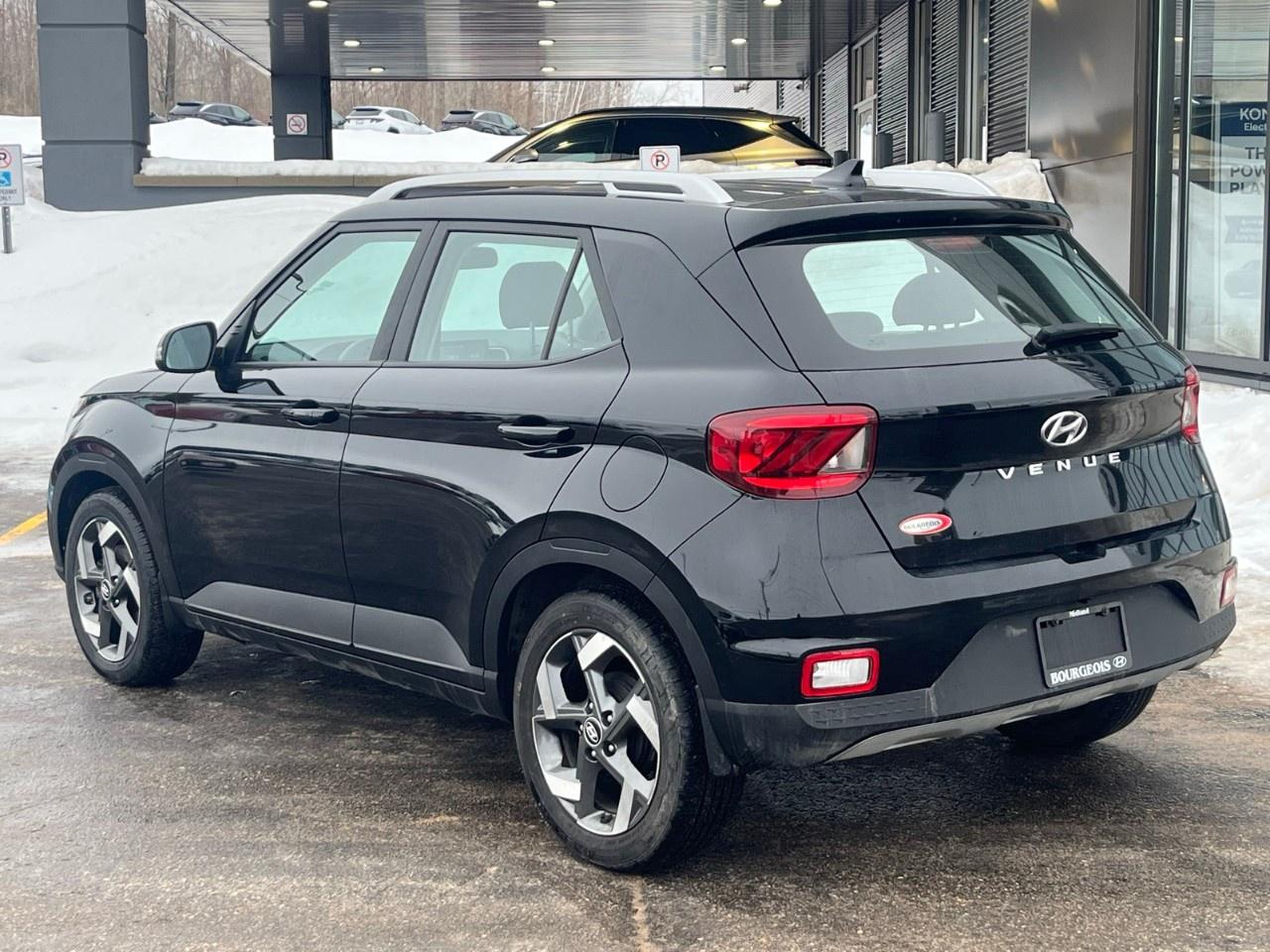 2021 Hyundai Venue Trend IVT Photo4