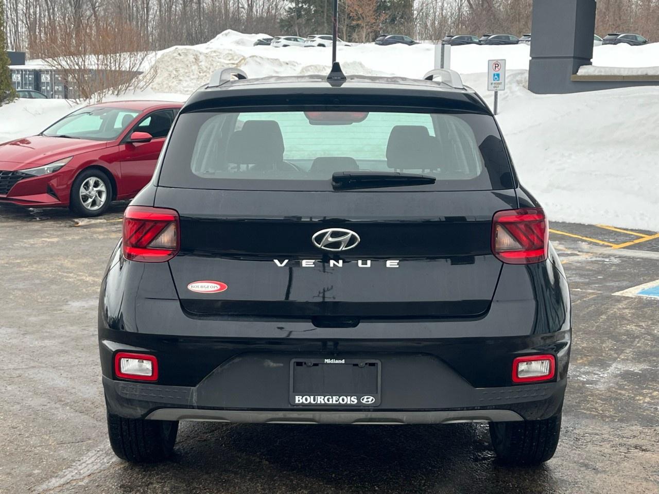 2021 Hyundai Venue Trend IVT Photo