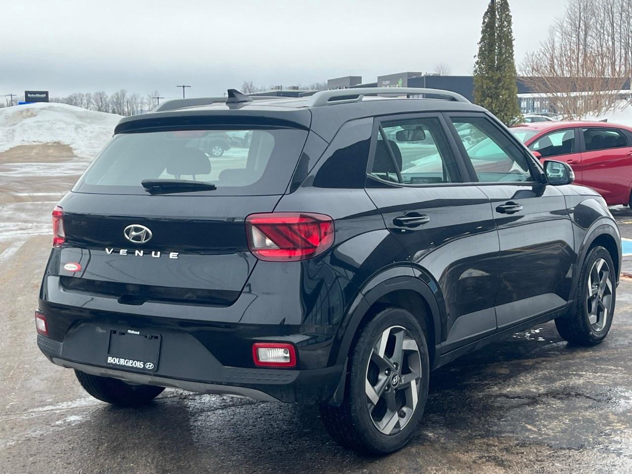 2021 Hyundai Venue Trend IVT Photo