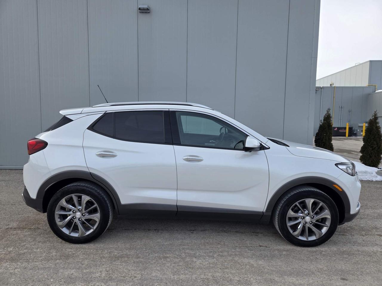 2022 Buick Encore GX Essence One Owner | Leather | Nav | Sunroof | Tech Package | 18" Wheels Photo