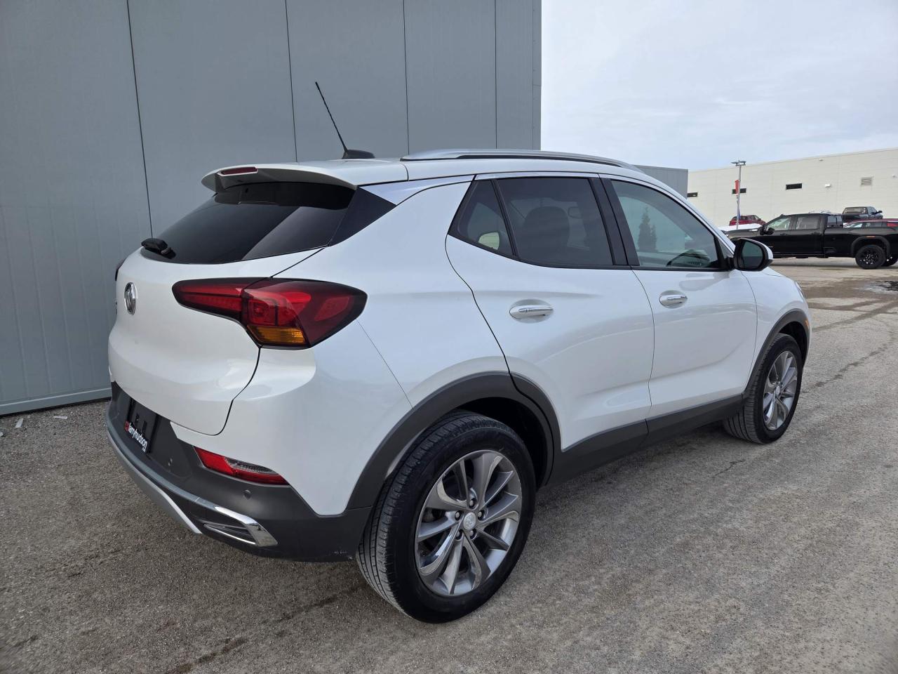 2022 Buick Encore GX Essence One Owner | Leather | Nav | Sunroof | Tech Package | 18" Wheels Photo