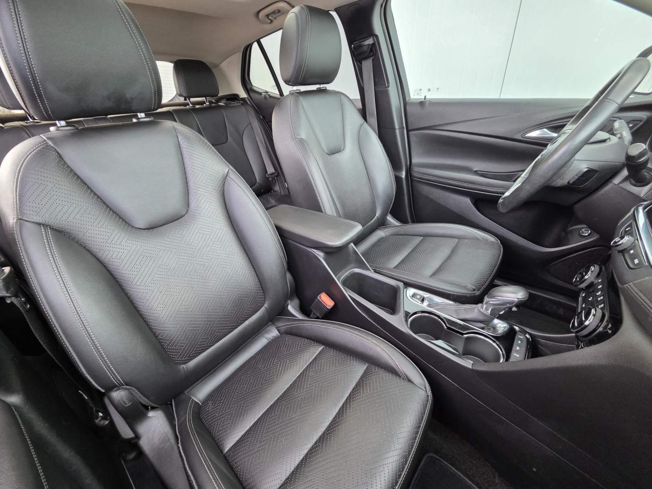 2022 Buick Encore GX Essence One Owner | Leather | Nav | Sunroof | Tech Package | 18" Wheels Photo