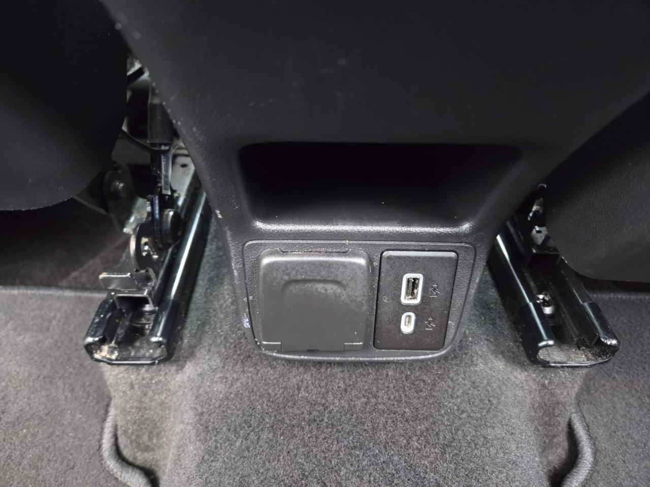 2022 Buick Encore GX Essence One Owner | Leather | Nav | Sunroof | Tech Package | 18" Wheels Photo