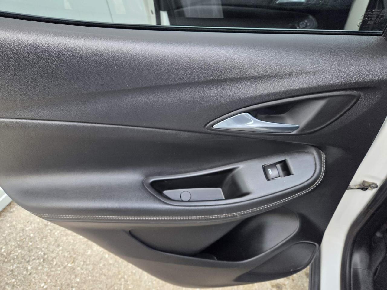 2022 Buick Encore GX Essence One Owner | Leather | Nav | Sunroof | Tech Package | 18" Wheels Photo