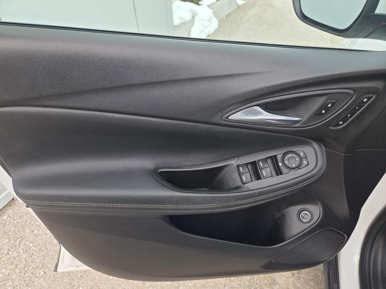 2022 Buick Encore GX Essence One Owner | Leather | Nav | Sunroof | Tech Package | 18" Wheels Photo