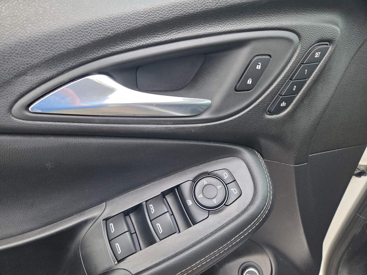 2022 Buick Encore GX Essence One Owner | Leather | Nav | Sunroof | Tech Package | 18" Wheels Photo