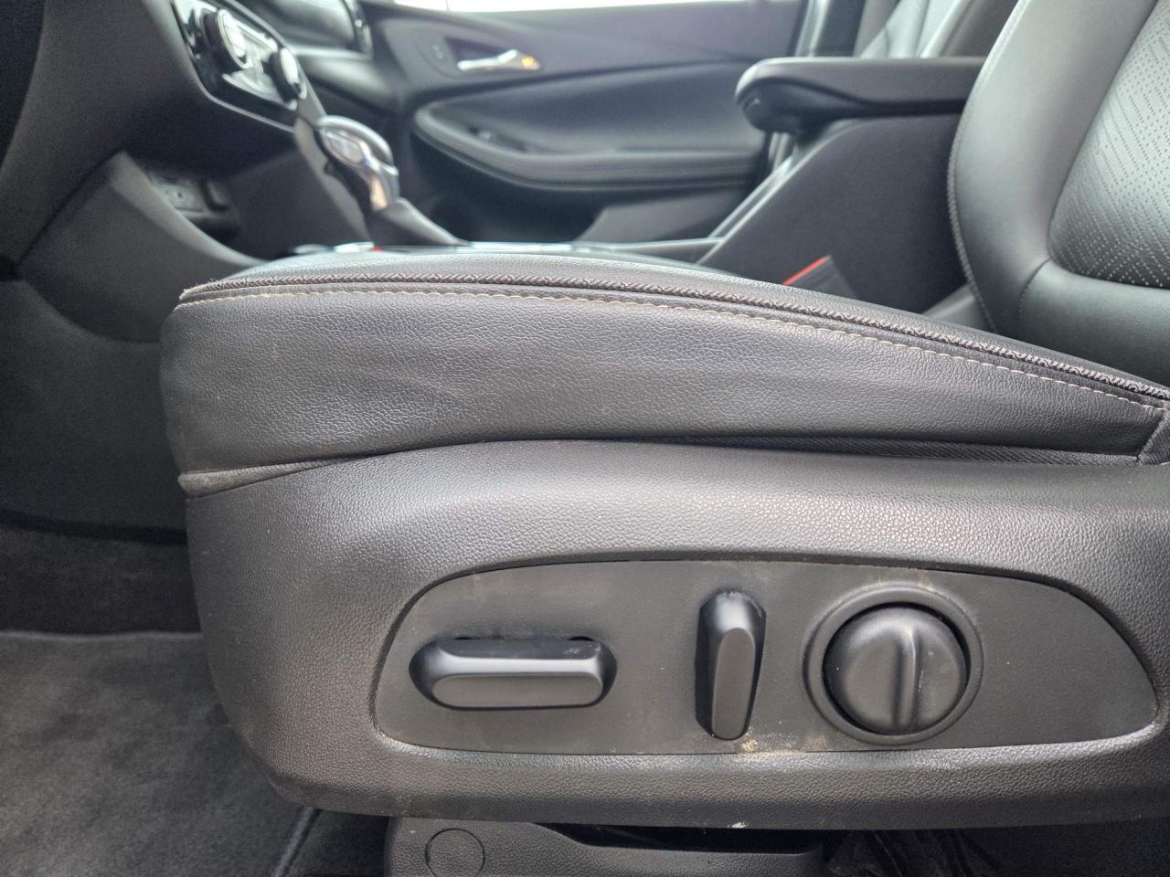 2022 Buick Encore GX Essence One Owner | Leather | Nav | Sunroof | Tech Package | 18" Wheels Photo