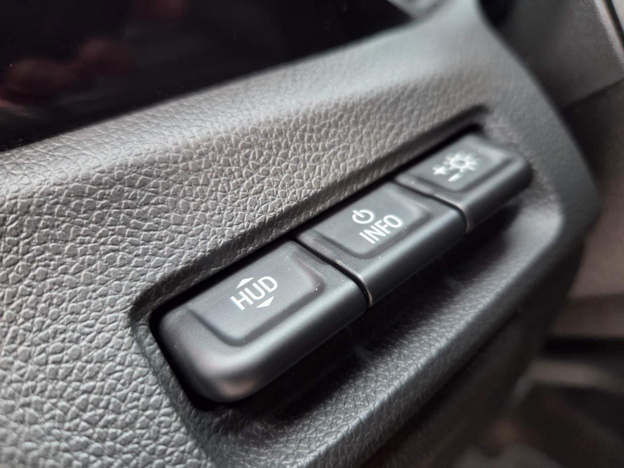 2022 Buick Encore GX Essence One Owner | Leather | Nav | Sunroof | Tech Package | 18" Wheels Photo