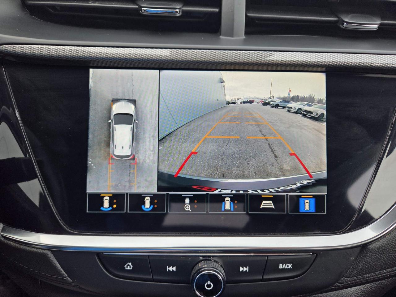 2022 Buick Encore GX Essence One Owner | Leather | Nav | Sunroof | Tech Package | 18" Wheels Photo