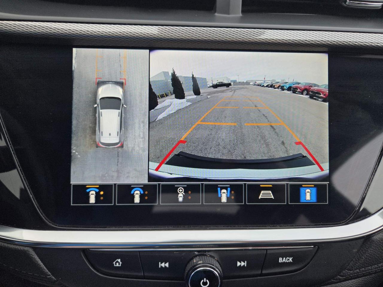 2022 Buick Encore GX Essence One Owner | Leather | Nav | Sunroof | Tech Package | 18" Wheels Photo