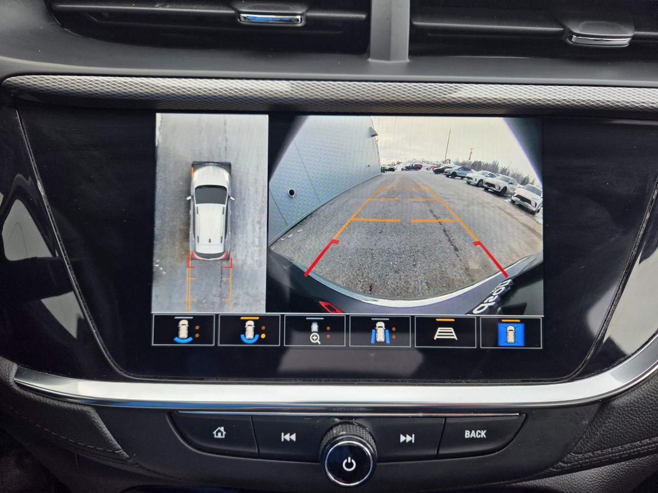 2022 Buick Encore GX Essence One Owner | Leather | Nav | Sunroof | Tech Package | 18" Wheels Photo