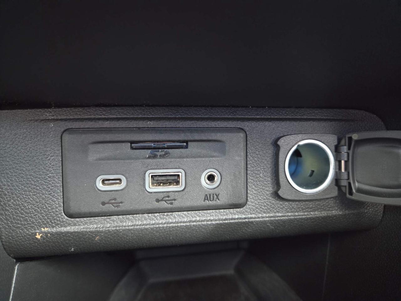 2022 Buick Encore GX Essence One Owner | Leather | Nav | Sunroof | Tech Package | 18" Wheels Photo