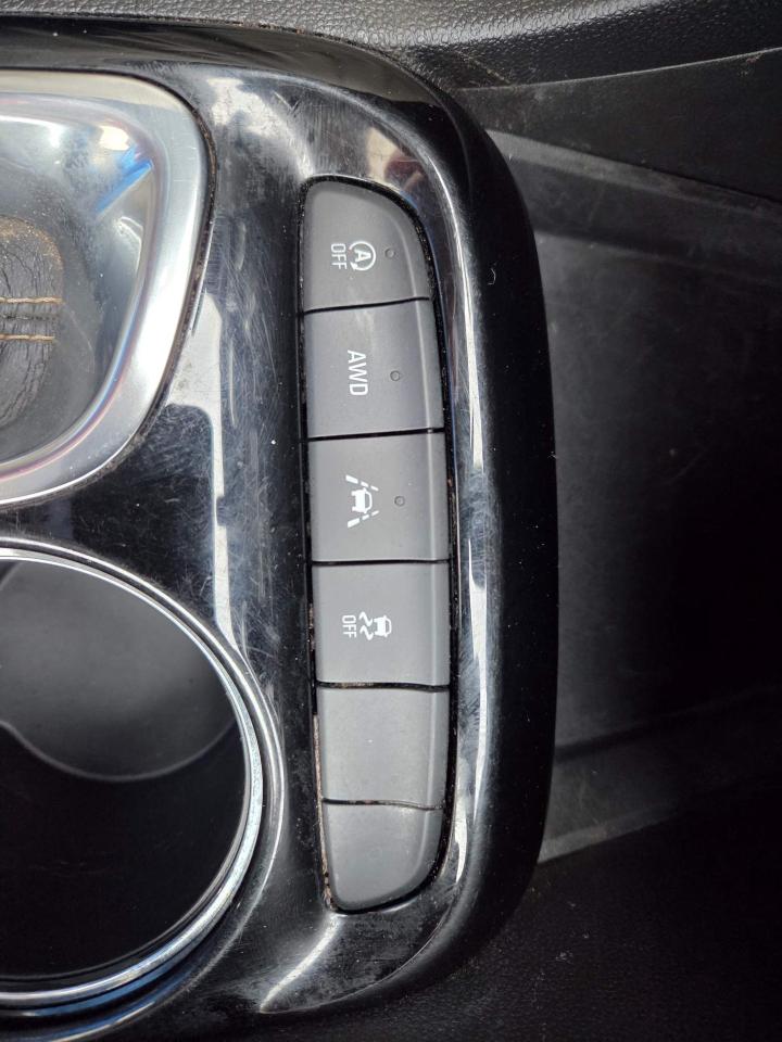 2022 Buick Encore GX Essence One Owner | Leather | Nav | Sunroof | Tech Package | 18" Wheels Photo