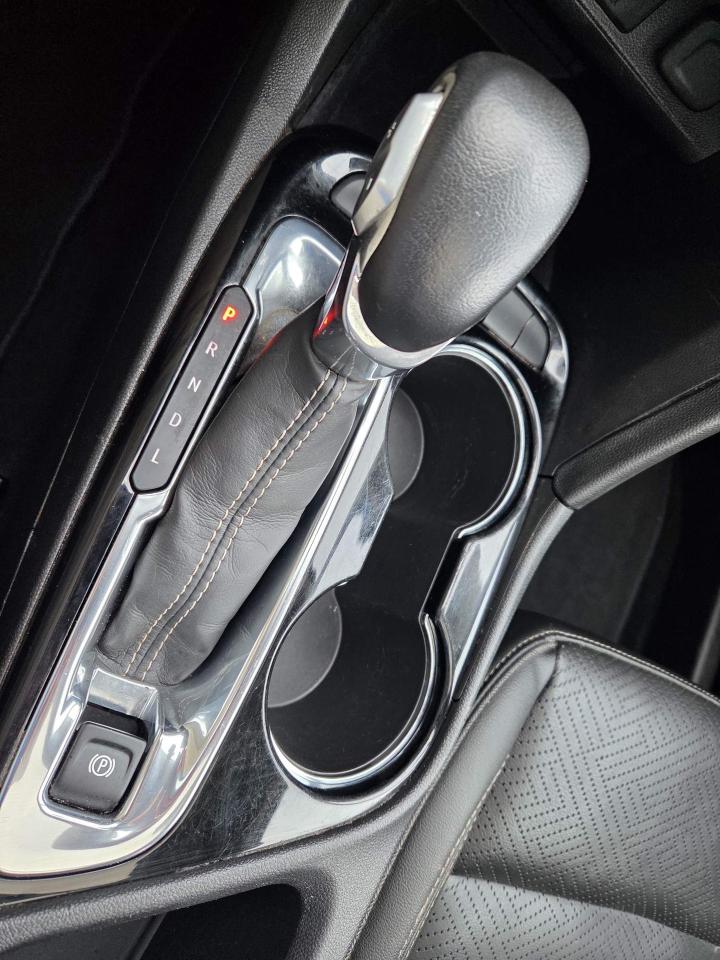 2022 Buick Encore GX Essence One Owner | Leather | Nav | Sunroof | Tech Package | 18" Wheels Photo