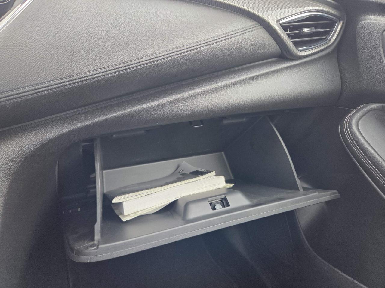 2022 Buick Encore GX Essence One Owner | Leather | Nav | Sunroof | Tech Package | 18" Wheels Photo