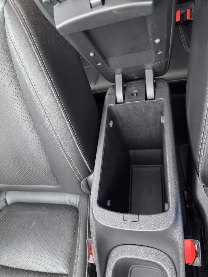 2022 Buick Encore GX Essence One Owner | Leather | Nav | Sunroof | Tech Package | 18" Wheels Photo