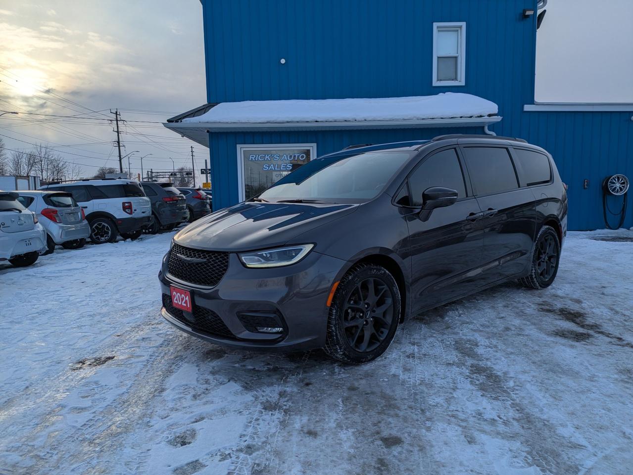 2021 Chrysler Pacifica TOURING-L Plus FWD - Photo #1