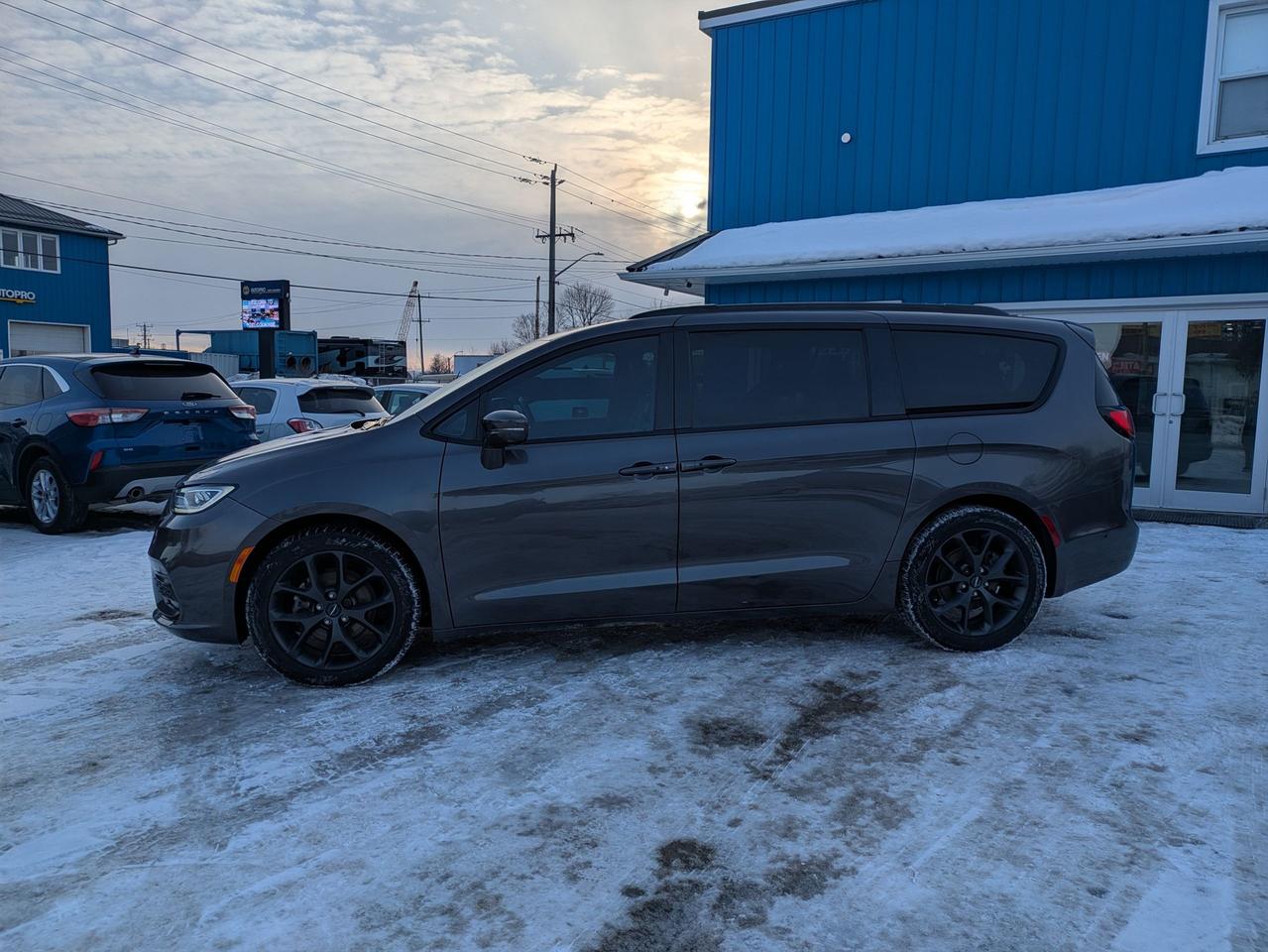 2021 Chrysler Pacifica TOURING-L Plus FWD Photo