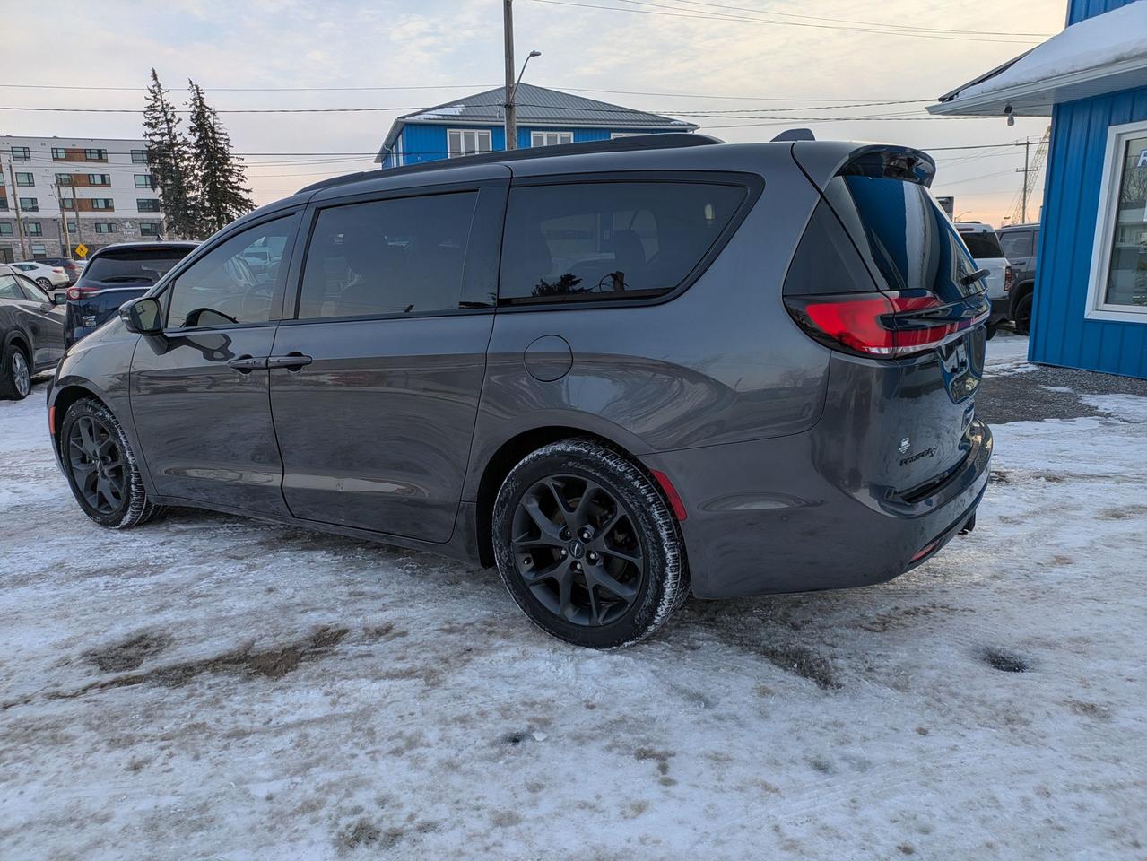 2021 Chrysler Pacifica TOURING-L Plus FWD Photo