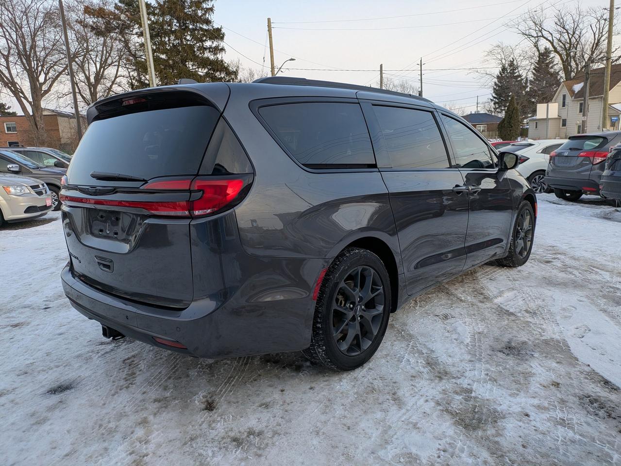2021 Chrysler Pacifica TOURING-L Plus FWD Photo