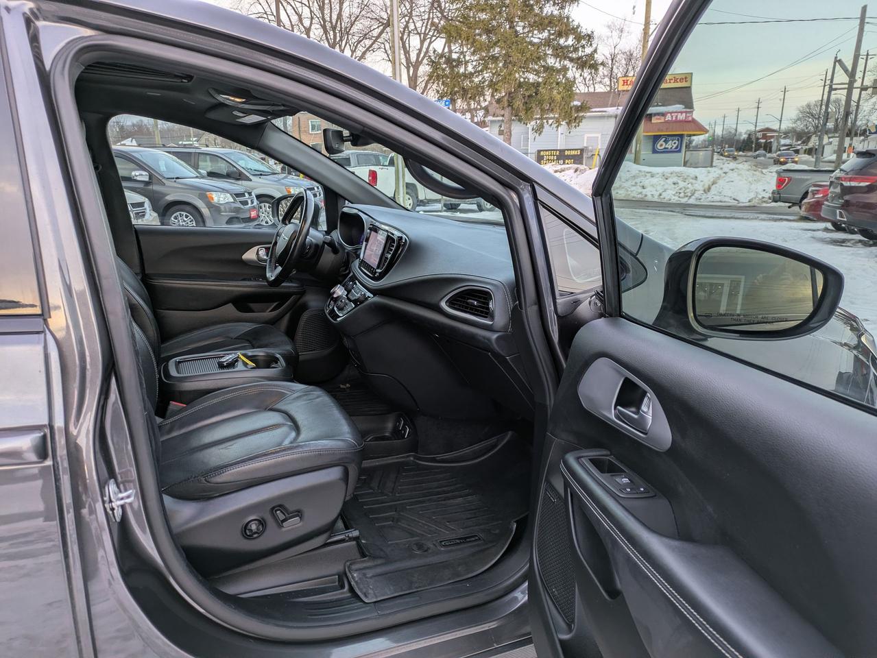 2021 Chrysler Pacifica TOURING-L Plus FWD Photo