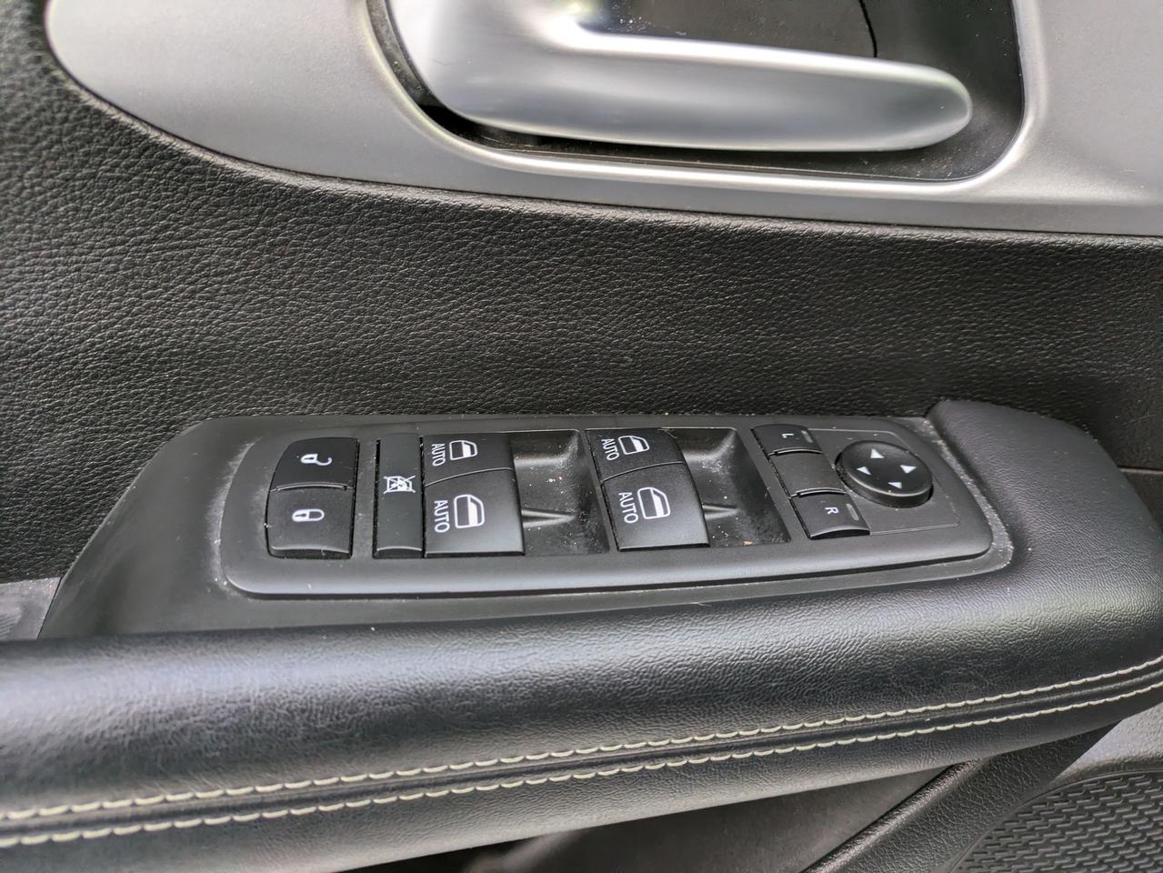 2021 Chrysler Pacifica TOURING-L Plus FWD Photo