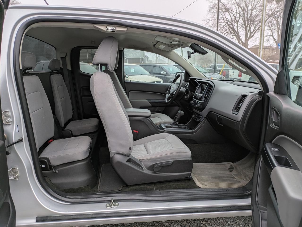 2017 Chevrolet Colorado 4WD Ext Cab 128.3" WT Photo