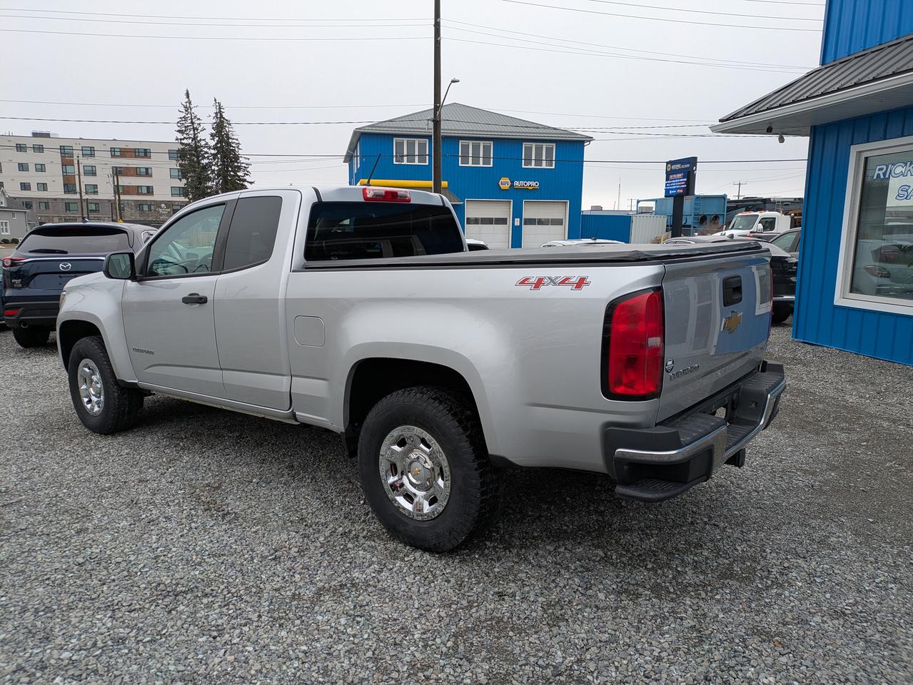 2017 Chevrolet Colorado 4WD Ext Cab 128.3" WT Photo2