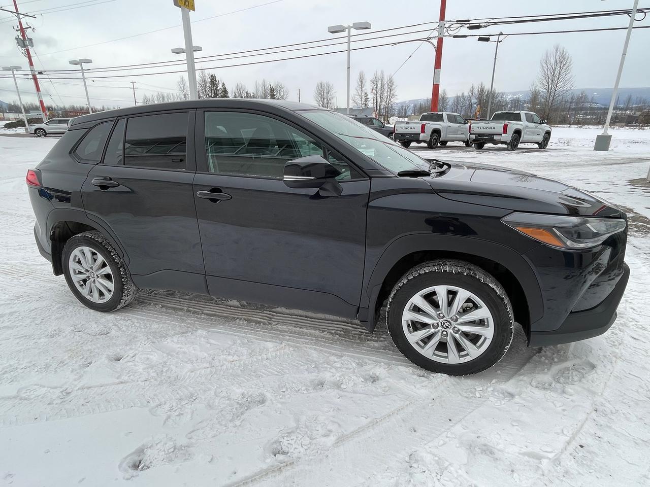 2025 Toyota Corolla Cross LE Photo1