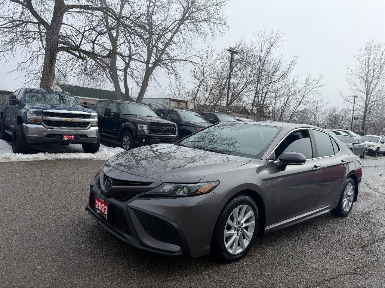 2023 Toyota Camry SE | Clean CARFAX | Very Well Maintained Photo