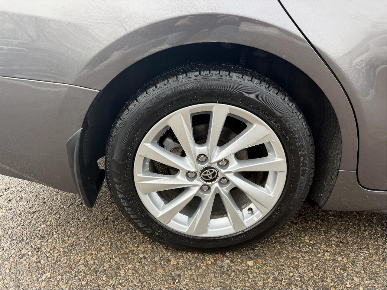 2023 Toyota Camry SE | Clean CARFAX | Very Well Maintained Photo