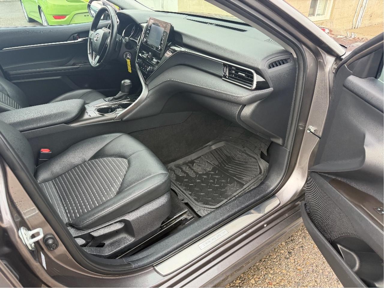 2023 Toyota Camry SE | Clean CARFAX | Very Well Maintained Photo